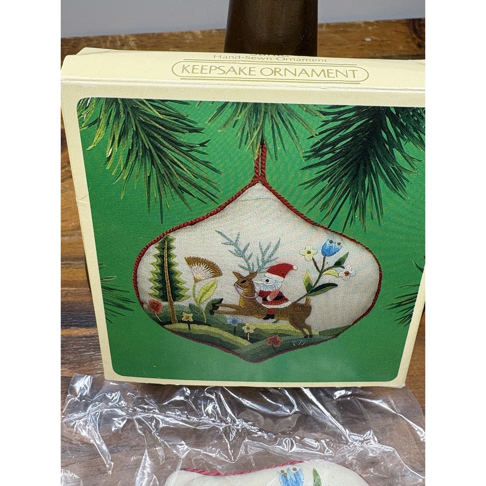 New Vintage 1984 Hallmark Keepsake Santa Hand-Sewn Fabric Ornament Box Christmas